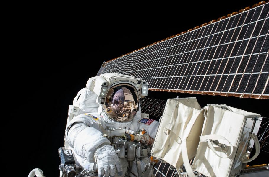 Oprava ISS v červnu 2015